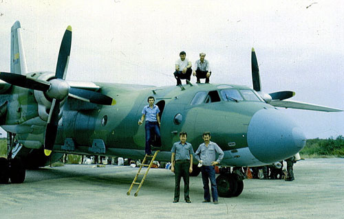 Точно на таком же самолете Ан-26 советского производства с опознавательными знаками ВВС Народной Республики Ангола летал Камиль Моллаев.